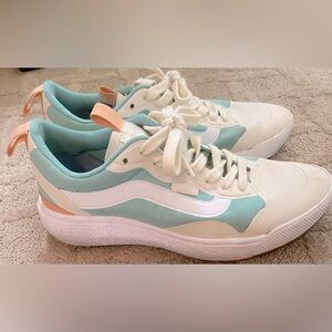 Vans women’s size 6 (size 4.5 in men’s)